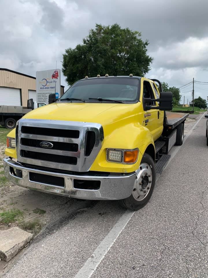 Tampa Tow Truck Service - Towing Service l WInch Outs l Auto Towing