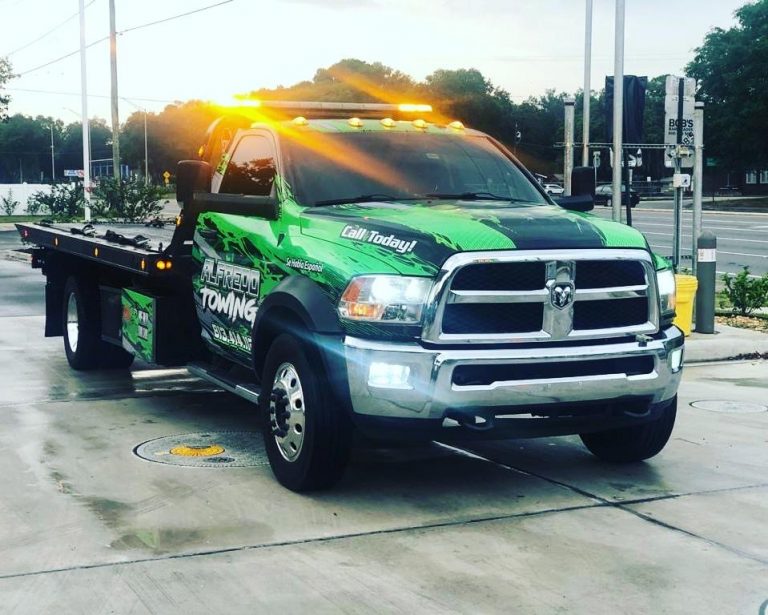 Tampa Tow Truck Service Towing Service l WInch Outs l Auto Towing